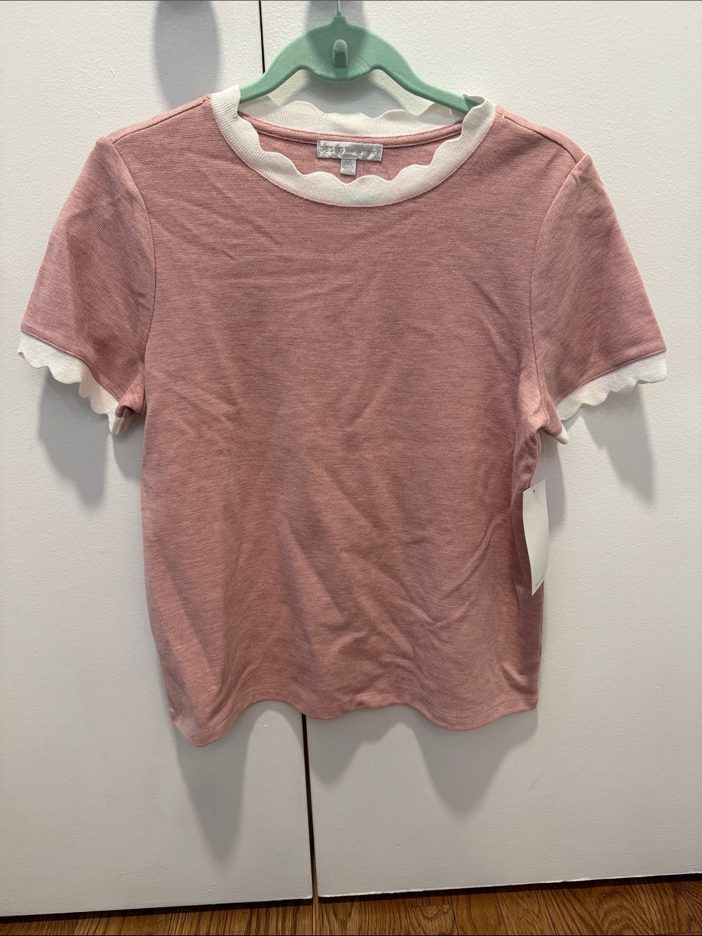 NWT Scallop Trim Short Sleeve Tee